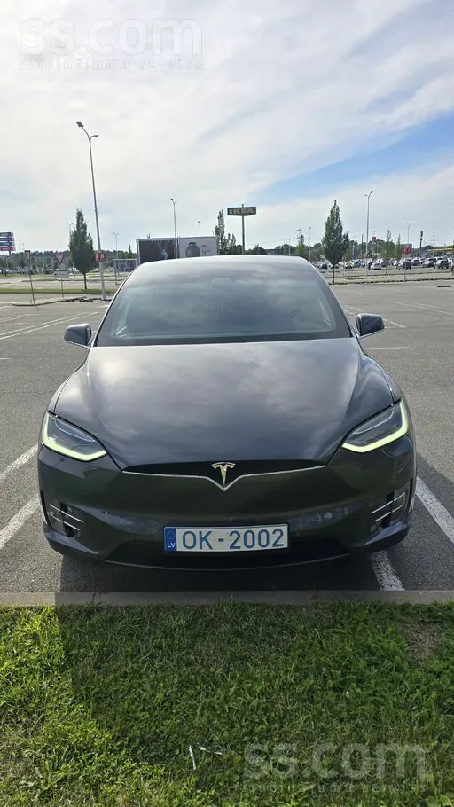 Tesla Model X 2018 photo 2