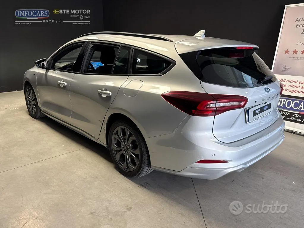 Ford Focus 2023 photo 2
