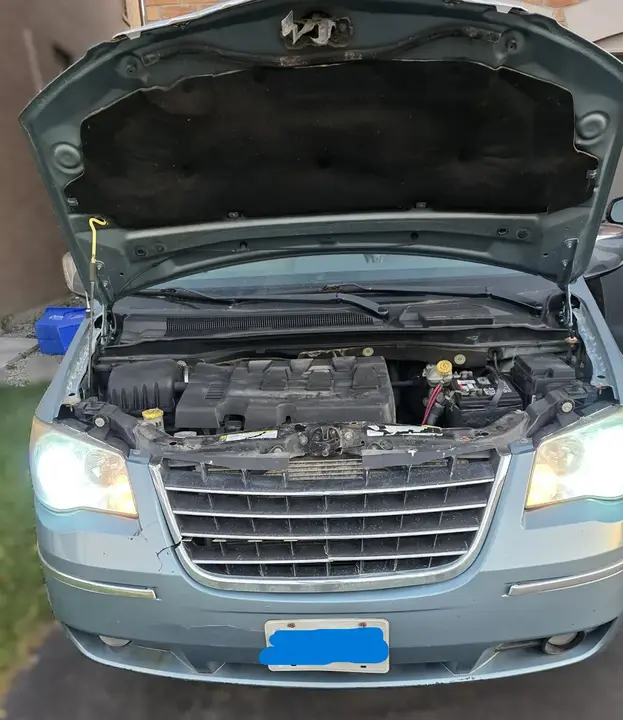 Chrysler Town & Country 2010 photo 3