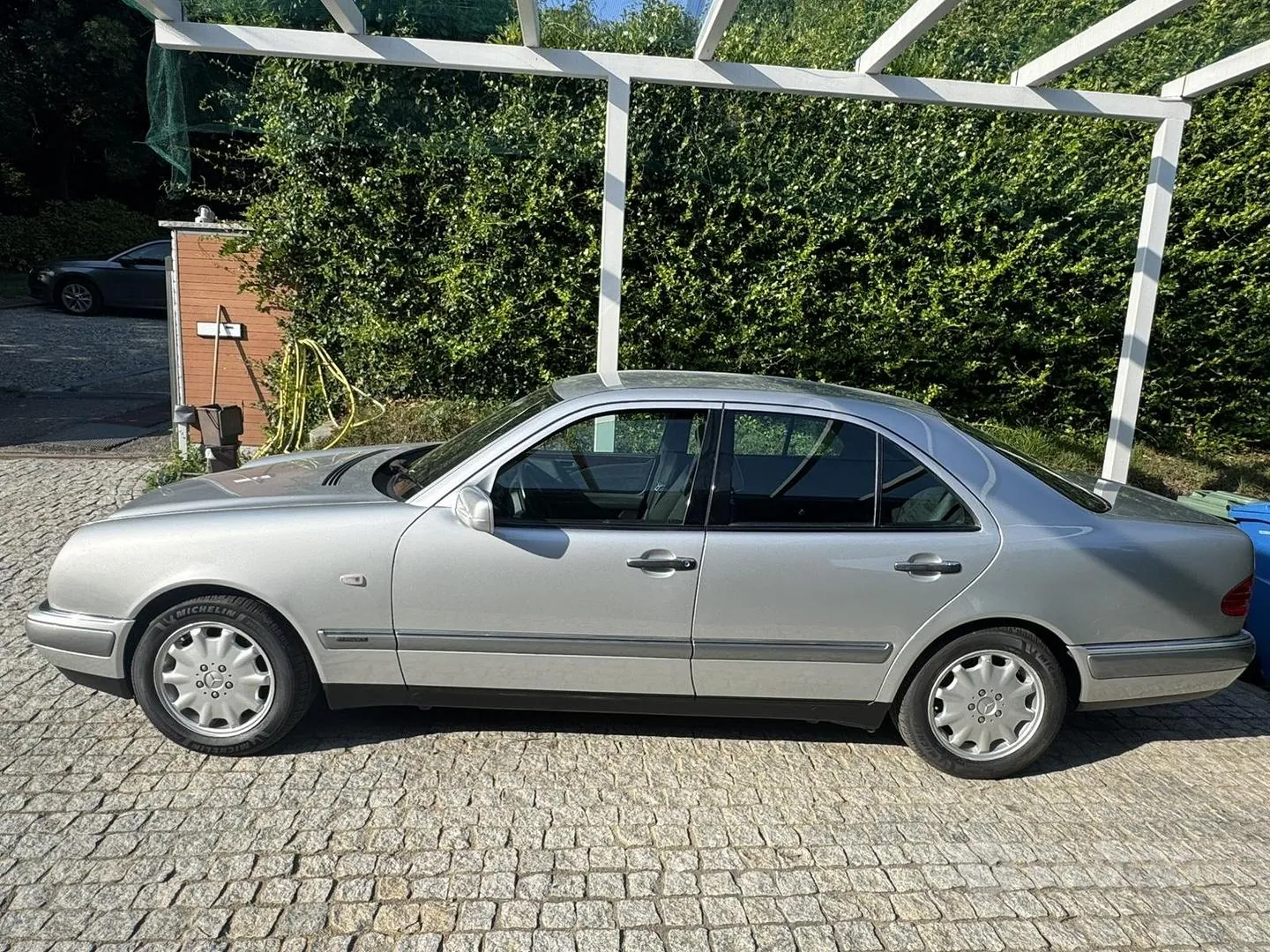 Mercedes-Benz E-Class 1998 photo 2