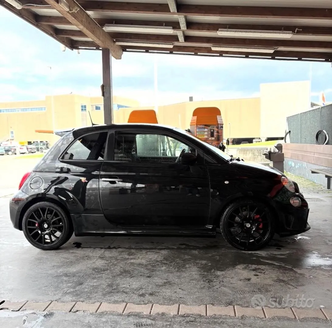 Abarth 595 2018 photo 2