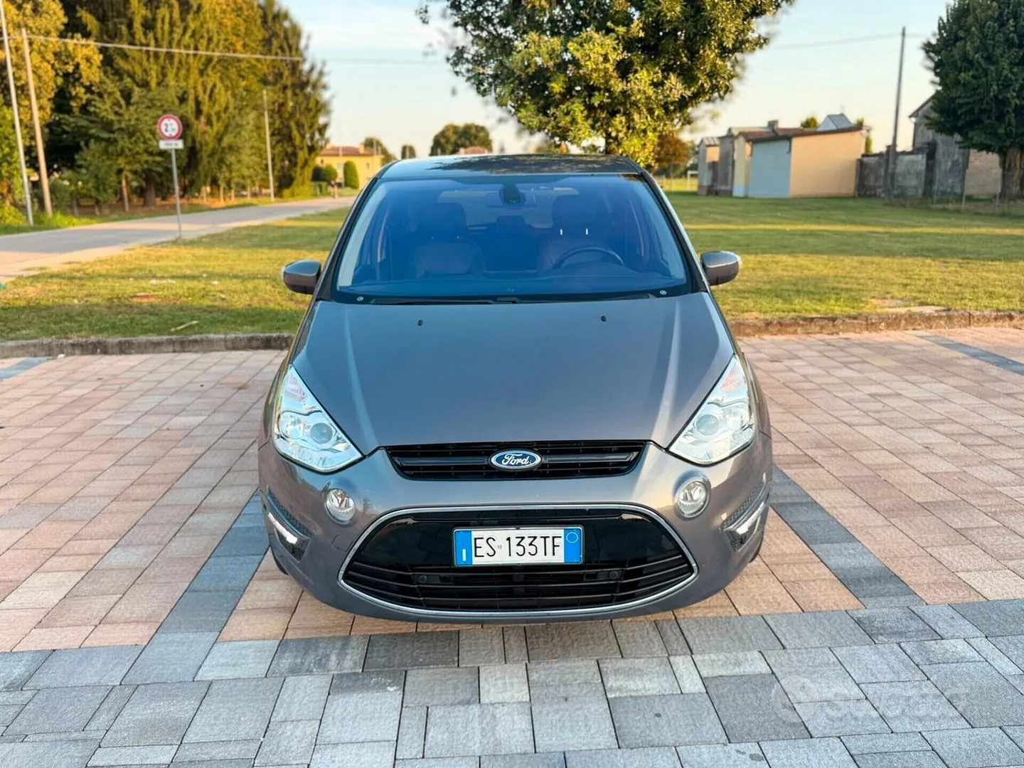 Ford S-Max 2013 photo 2
