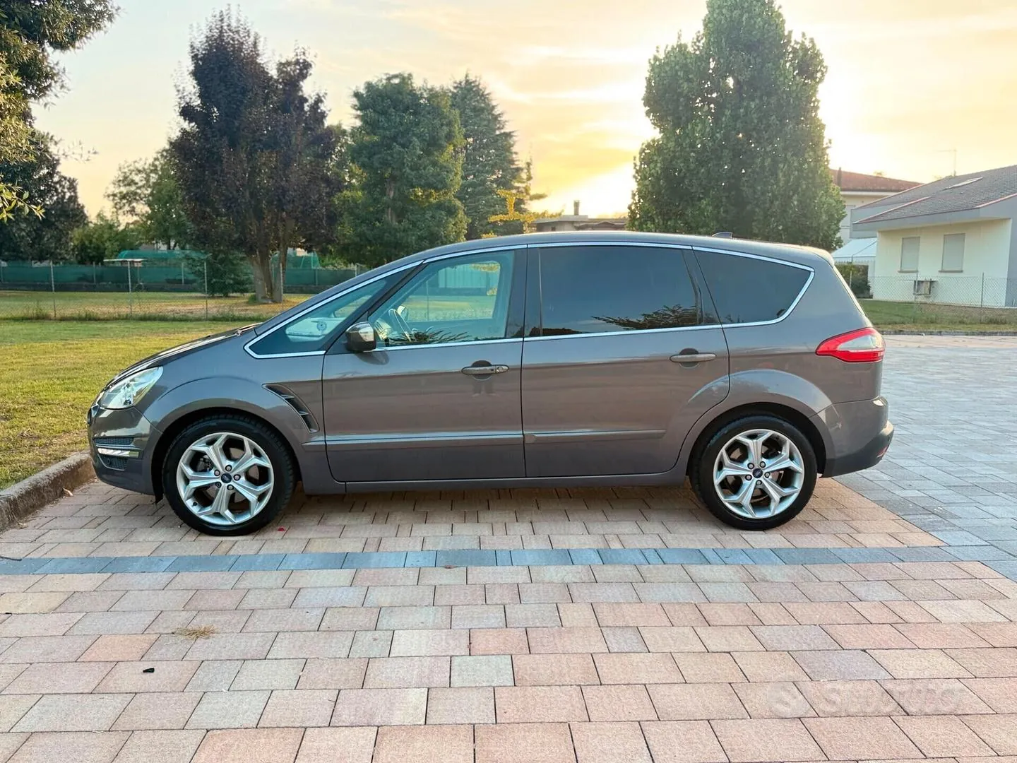 Ford S-Max 2013 photo 4
