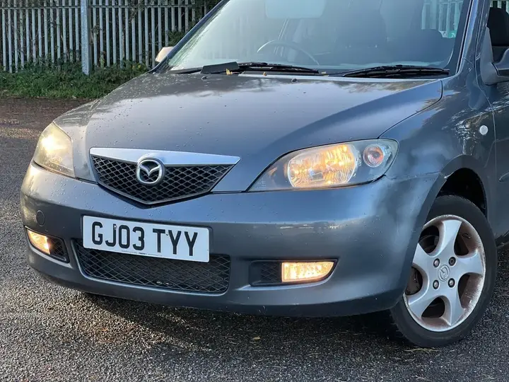 Mazda Mazda2 2003 photo 5