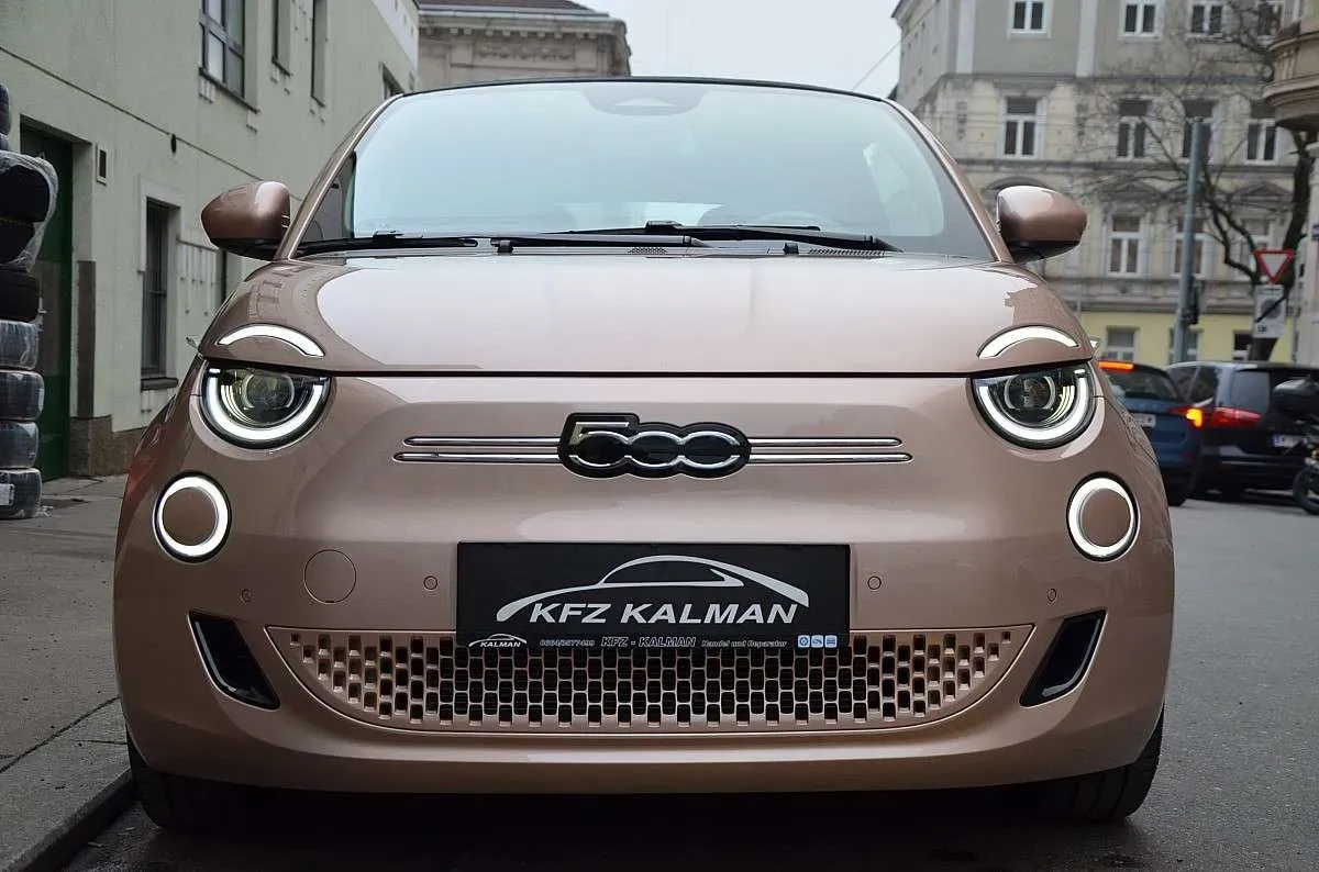 Fiat 500E 2022 photo 2