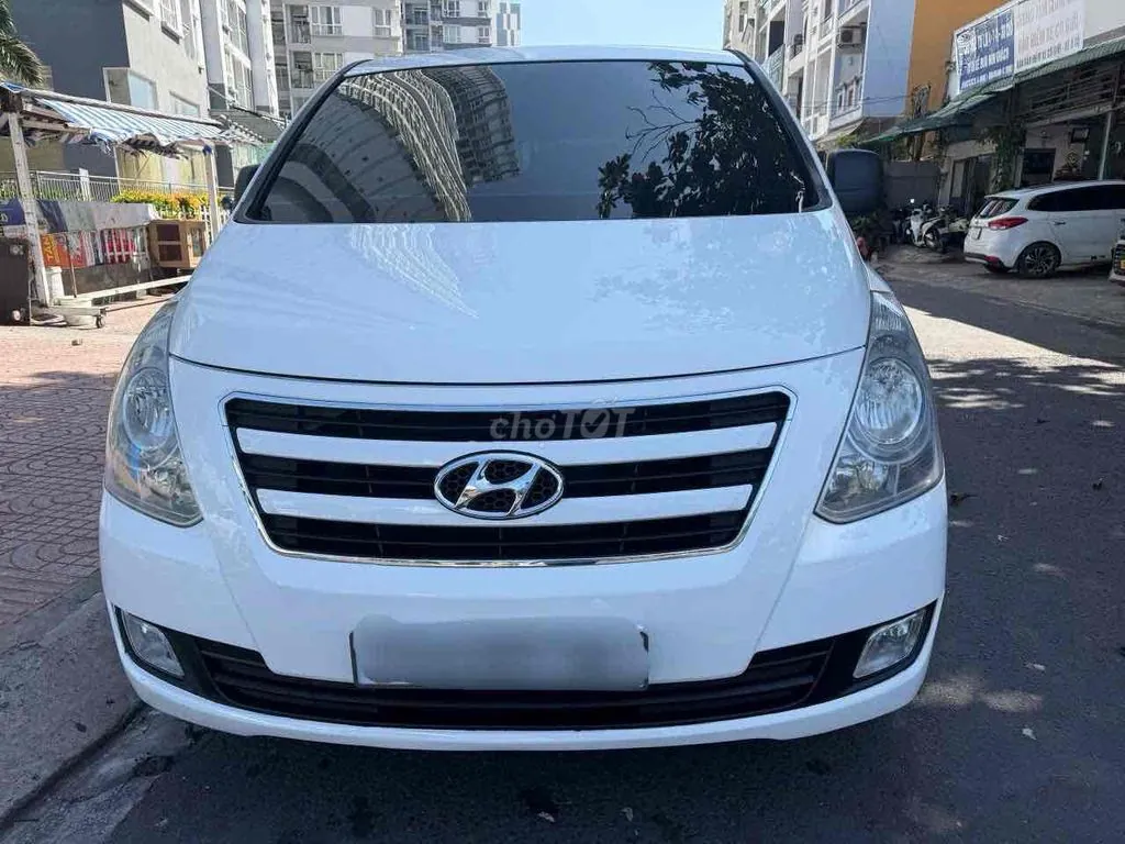 Hyundai Starex