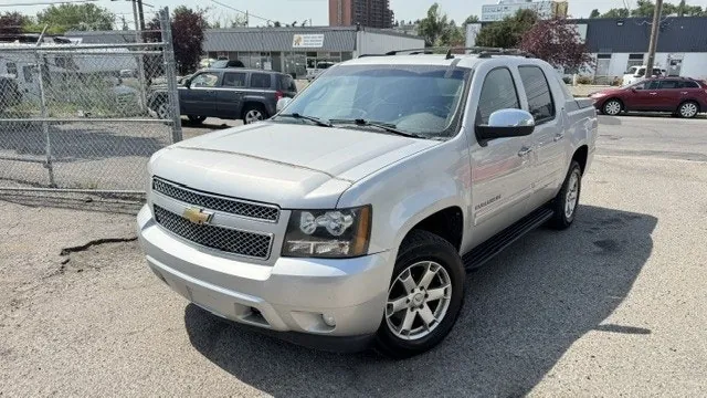 Chevrolet Avalanche 2011 photo 3