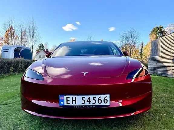 Tesla Model 3 2024 photo 2