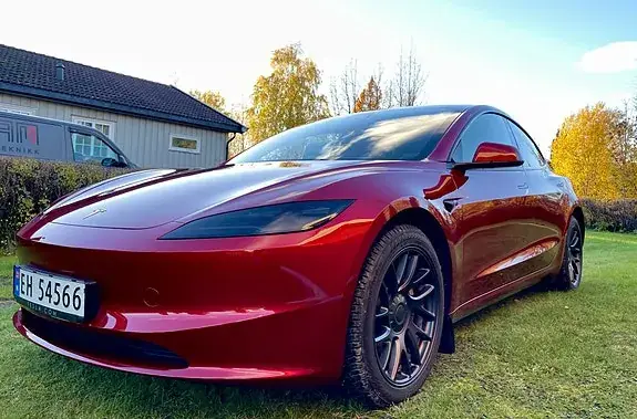 Tesla Model 3 2024 photo 3