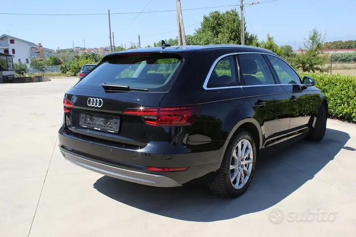 Audi A4 2018 photo 2