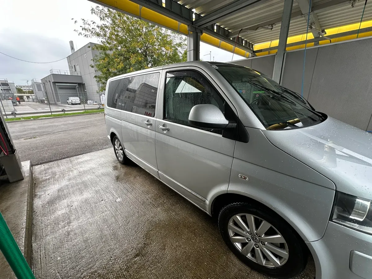 Volkswagen Multivan 2011 photo 2
