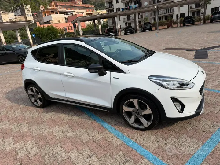 Ford Fiesta 2018 photo 2