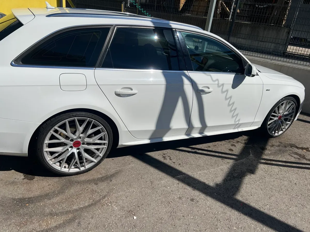 Audi A4 2012 photo 2
