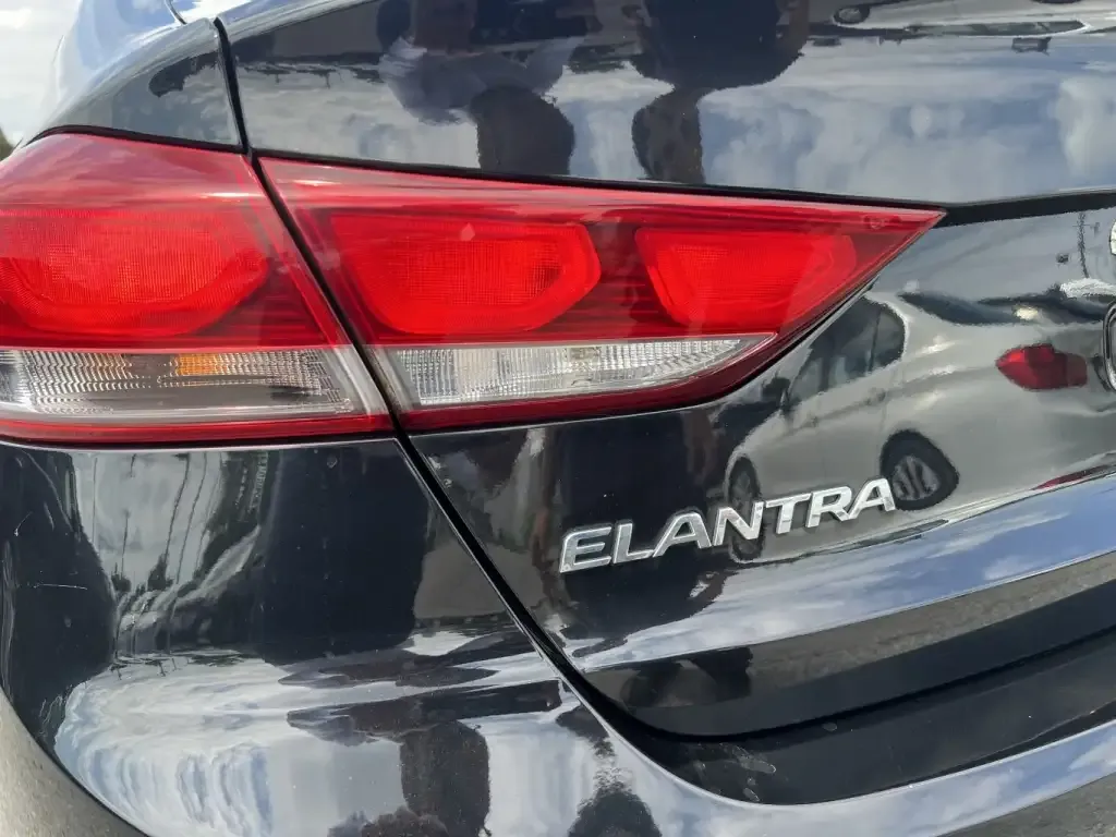 Hyundai Elantra 2017 photo 2