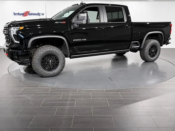 Chevrolet Silverado 2025 photo 2