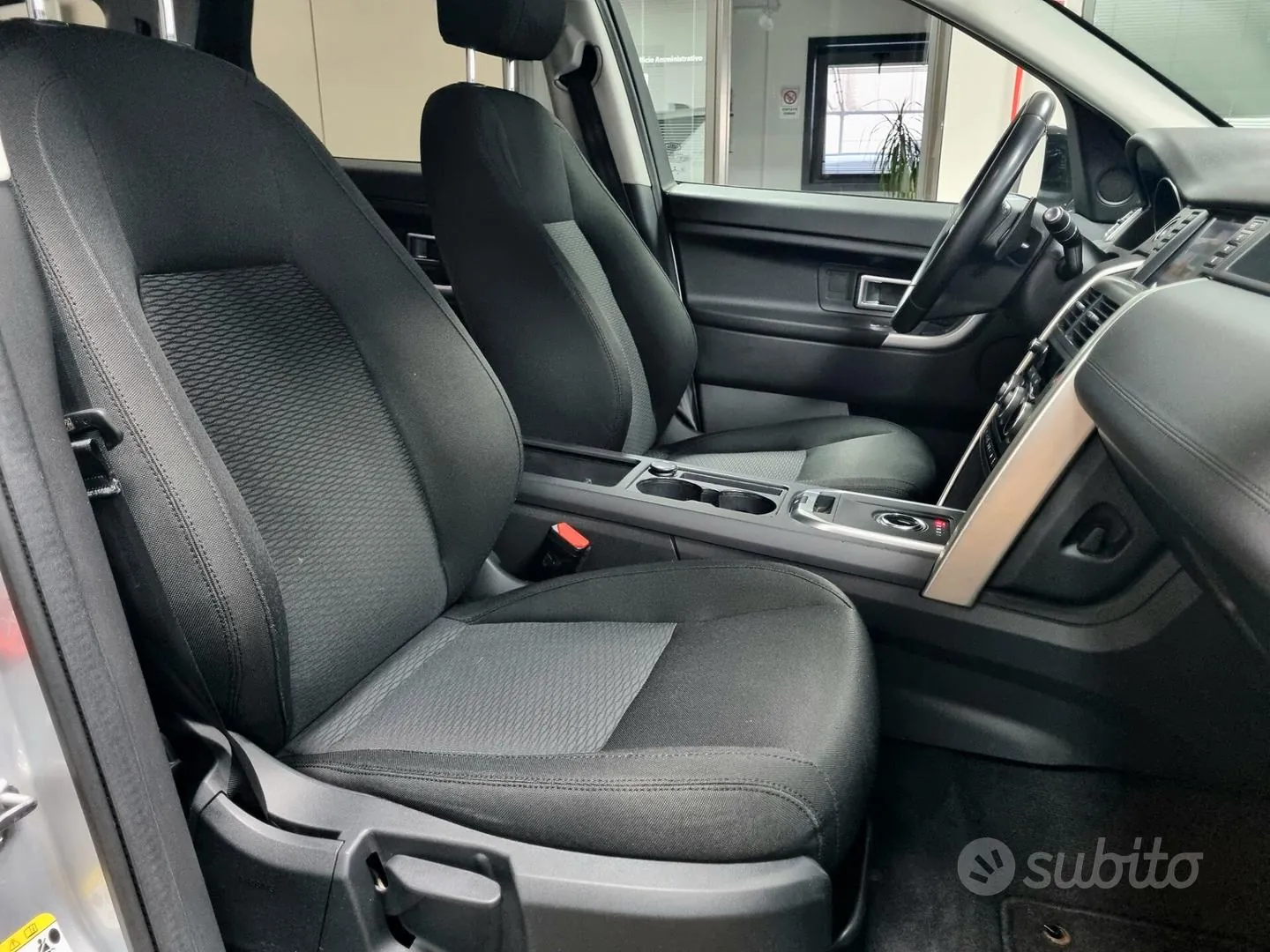 Land Rover Discovery Sport 2017 photo 5