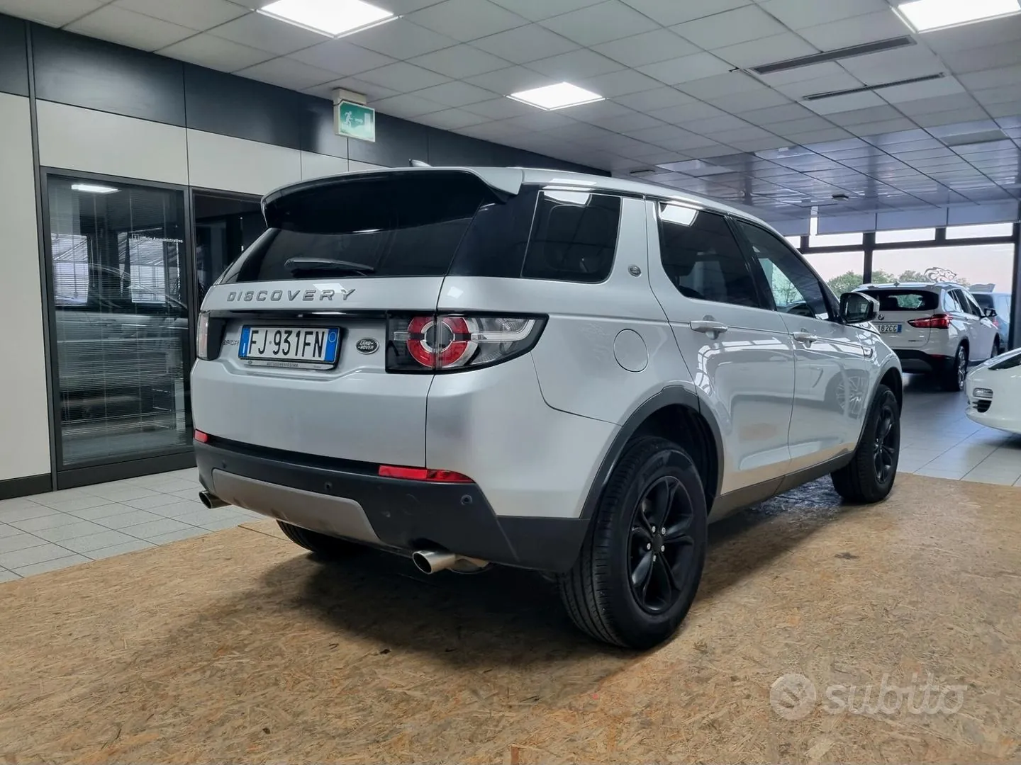 Land Rover Discovery Sport 2017 photo 3