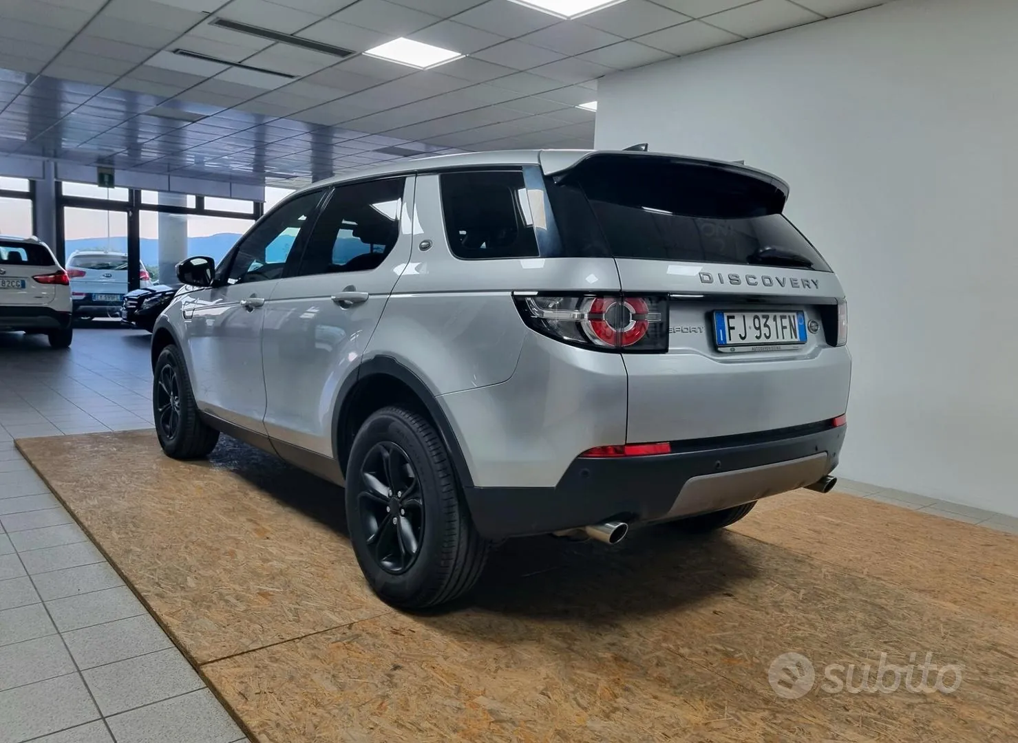 Land Rover Discovery Sport 2017 photo 4