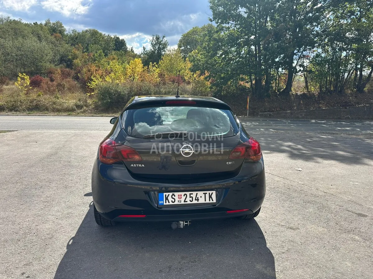 Opel Astra J 2011 photo 3