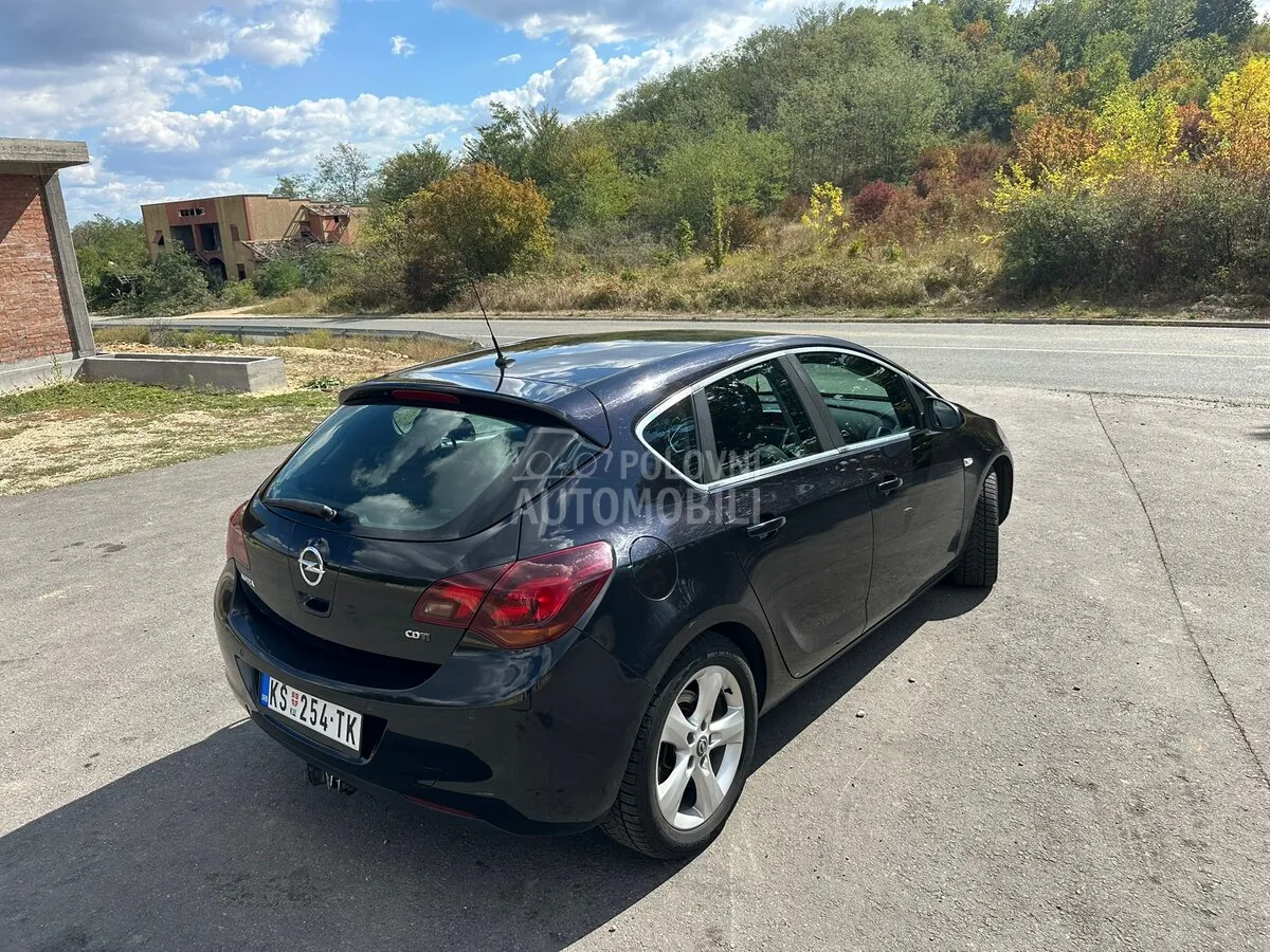 Opel Astra J 2011 photo 5