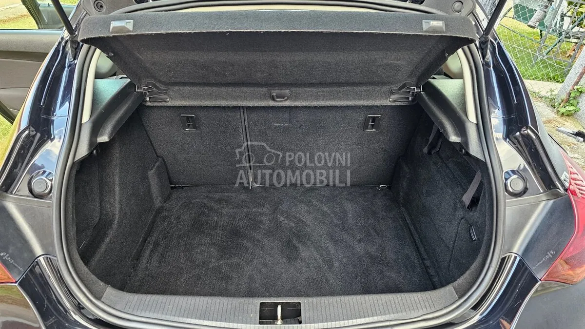 Opel Astra J 2011 photo 4