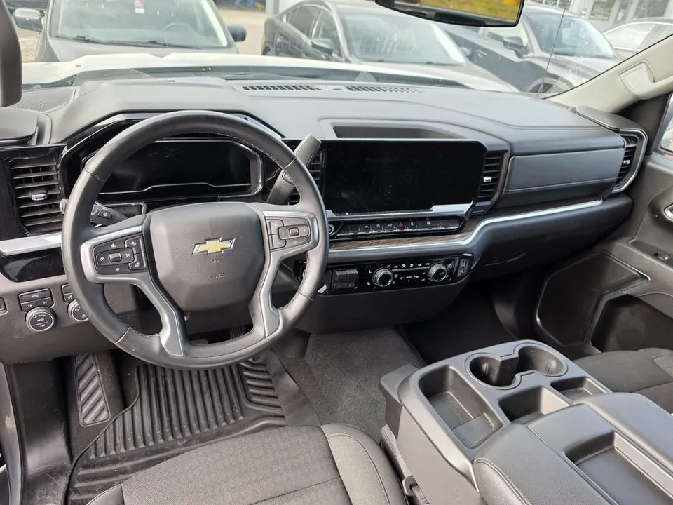 Chevrolet Silverado 1500 2025 photo 3