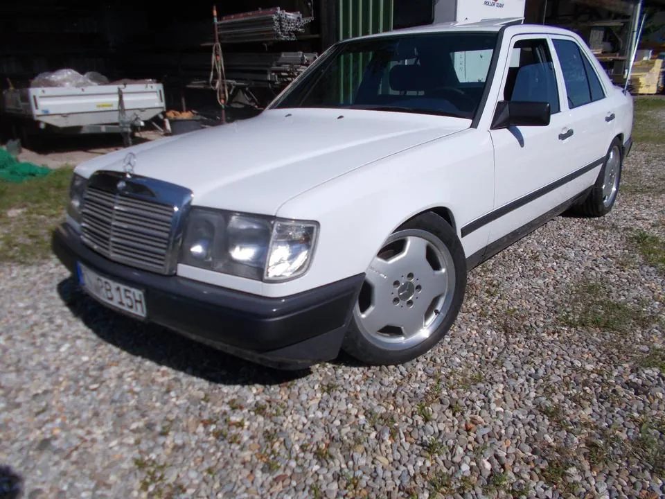 Mercedes-Benz 260E