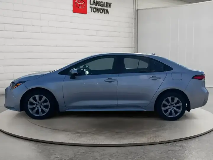 Toyota Corolla 2023 photo 2