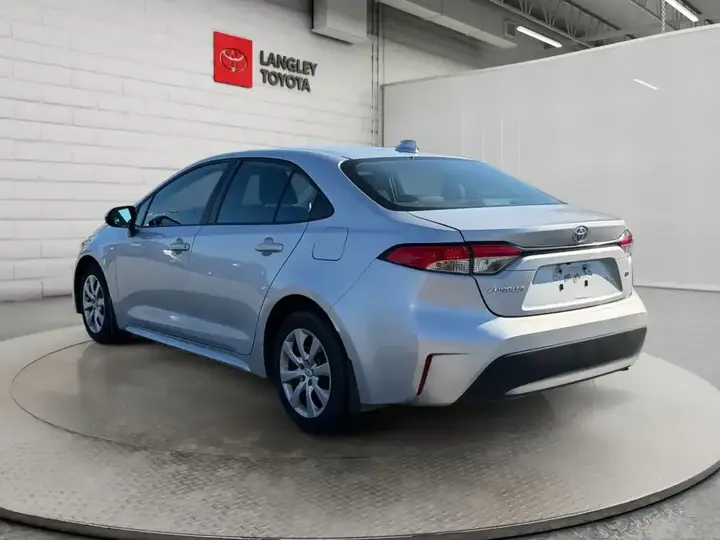 Toyota Corolla 2023 photo 3