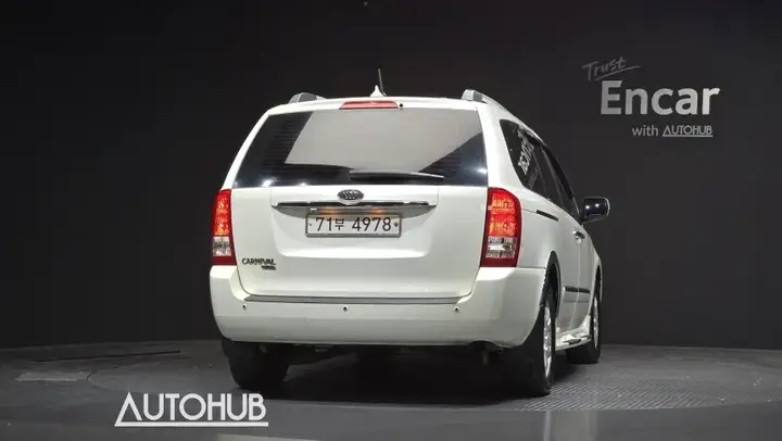 Kia Carnival 2010 photo 4