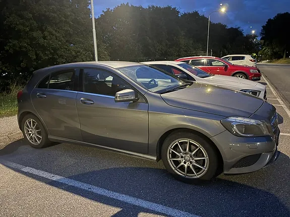 Mercedes-Benz A180 2014 photo 2