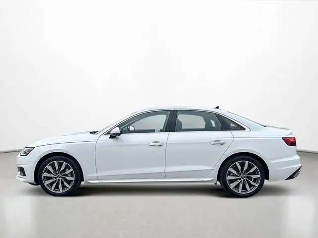 Audi A4 2023 photo 2