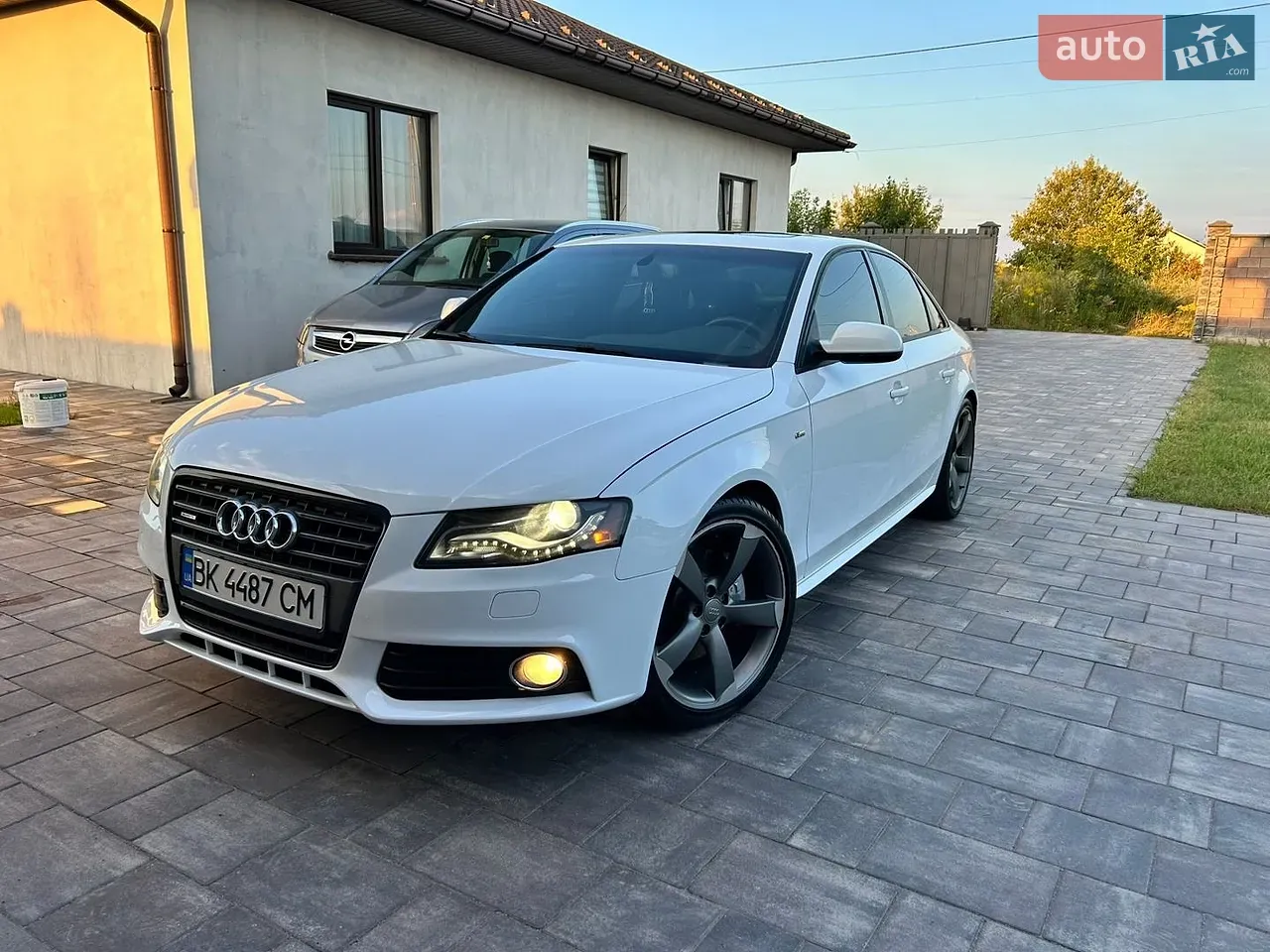 Audi A4 2010 photo 2