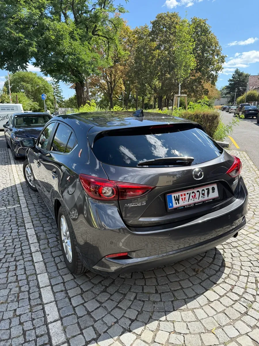 Mazda Mazda3 2017 photo 3