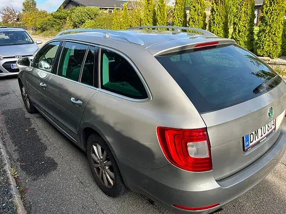 Skoda Superb 2013 photo 4