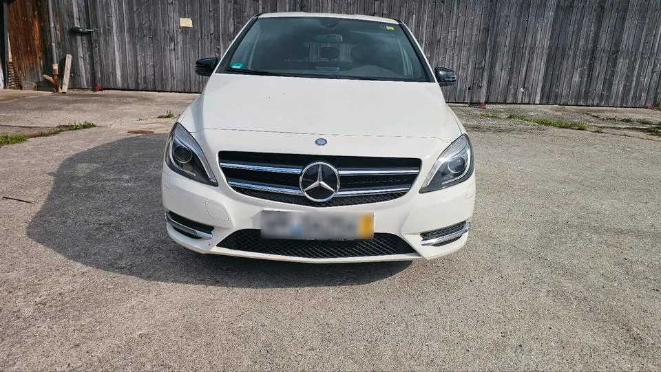 Mercedes-Benz B180