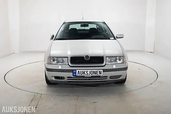 Skoda Octavia 2000 photo 2