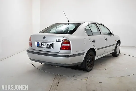Skoda Octavia 2000 photo 4
