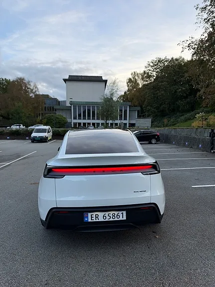 Tesla Model Y 2026 photo 5