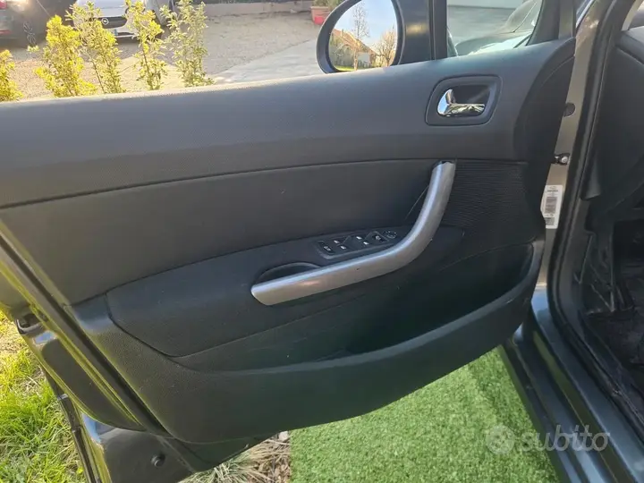 Peugeot 308 2008 photo 5