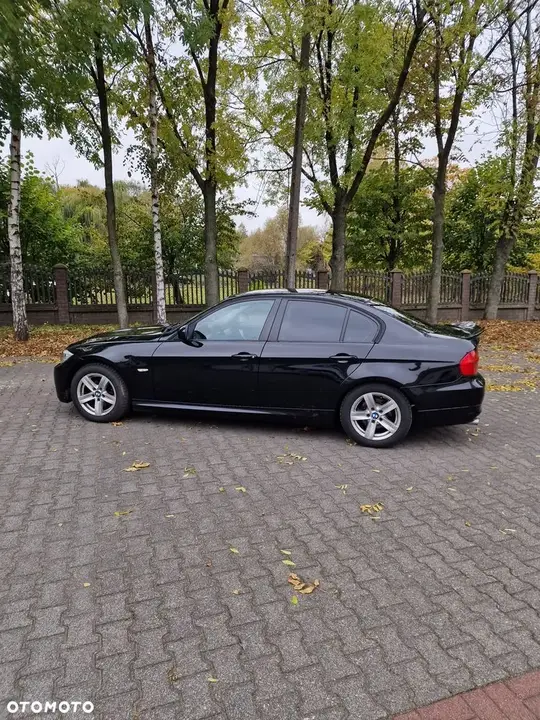 BMW 3 Series 2010 photo 2