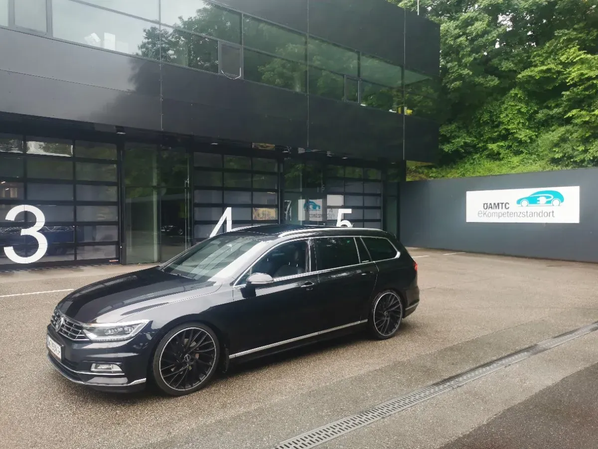 Volkswagen Passat 2018 photo 2