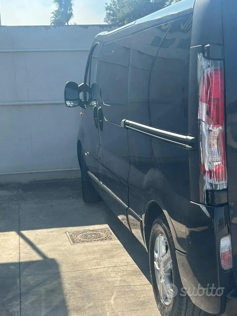 Opel Vivaro 2010 photo 3