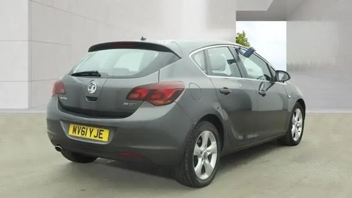 Vauxhall Astra 2011 photo 4