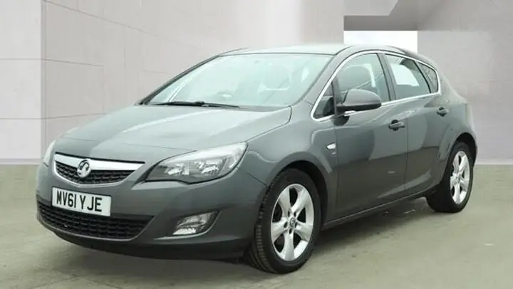 Vauxhall Astra 2011 photo 2