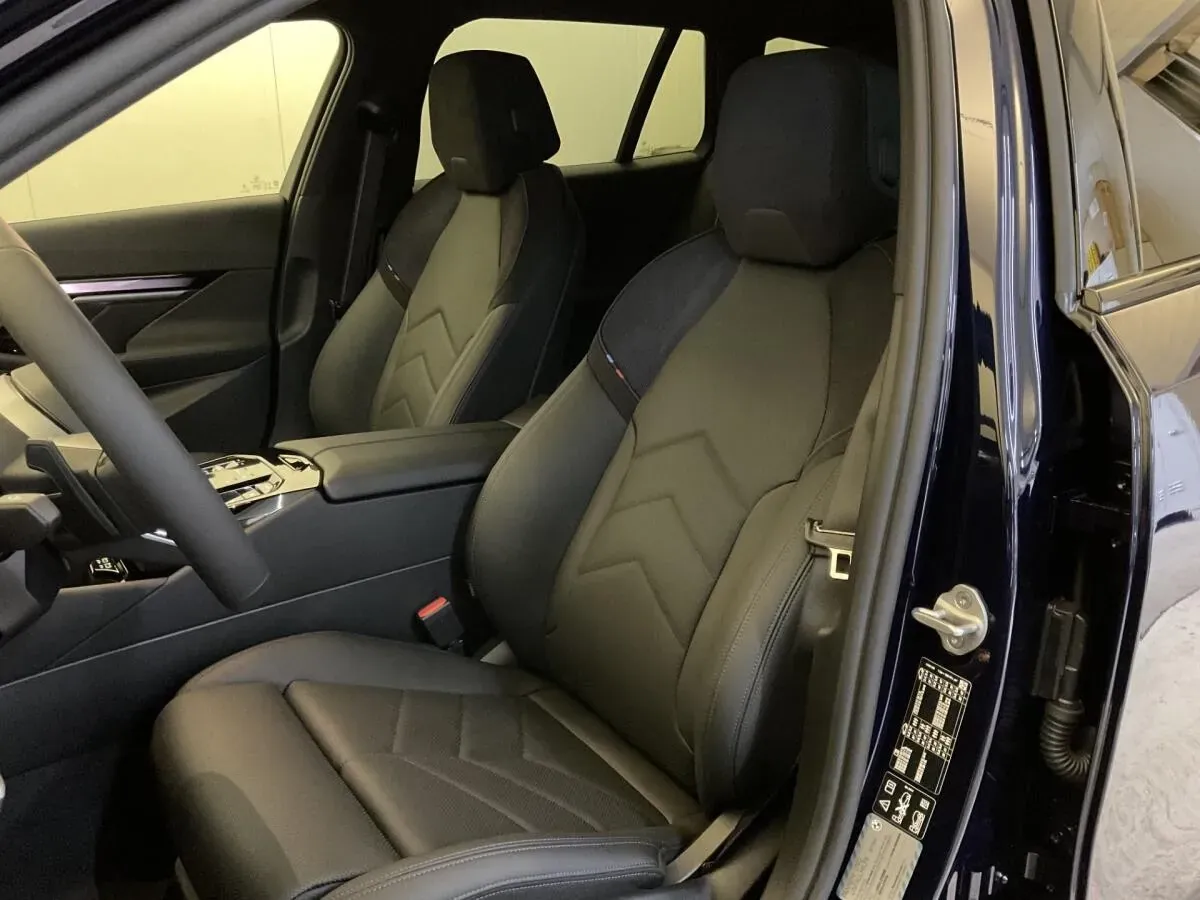 BMW 5 Series 2025 photo 2