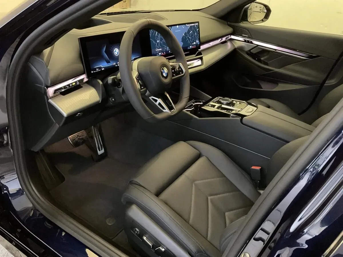 BMW 5 Series 2025 photo 3