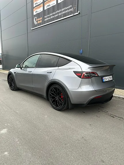 Tesla Model Y 2024 photo 3