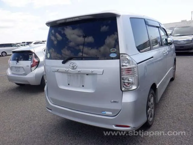 Toyota Voxy Zs 2009 photo 4