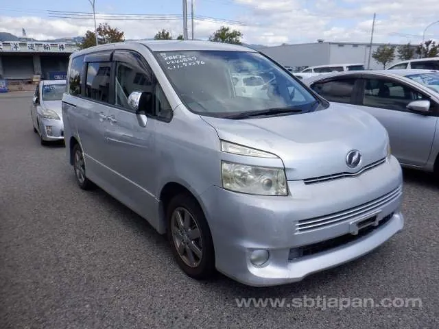 Toyota Voxy Zs